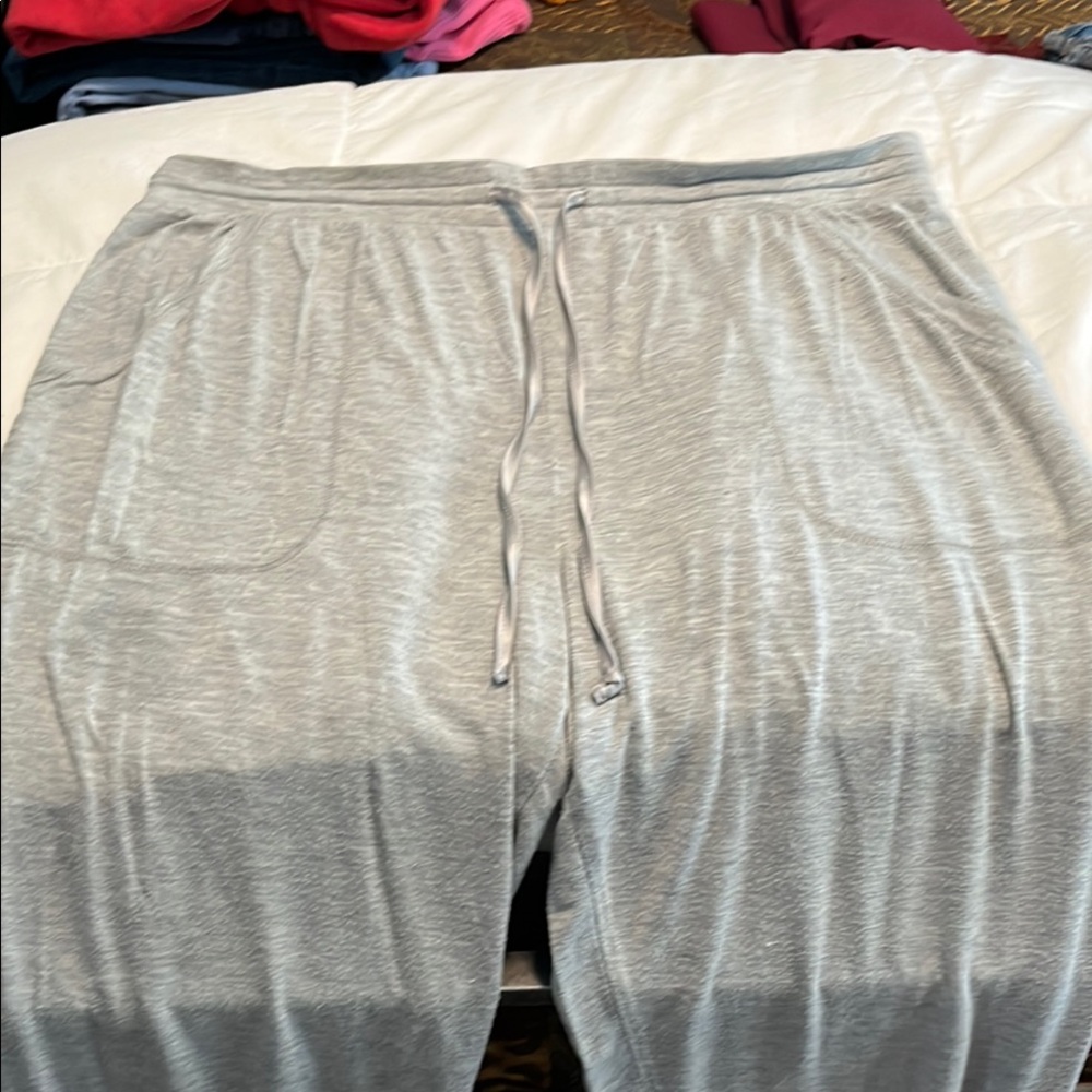 Gray Elastic Waistband Joggers for Relaxation
